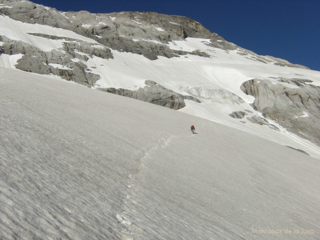 Cruzando el Glaciar de Monte Perdido